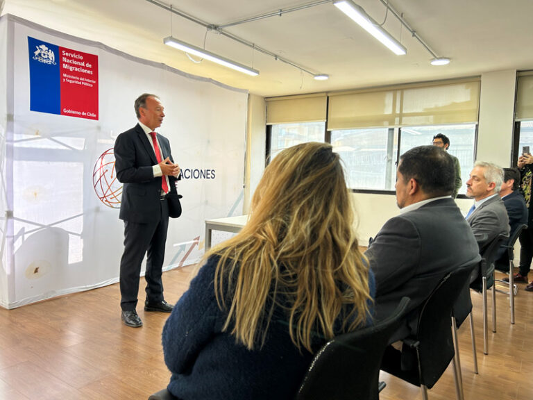 Iván Marambio, presidente de ASOEX dirigiéndose a los participantes de la ceremonia.