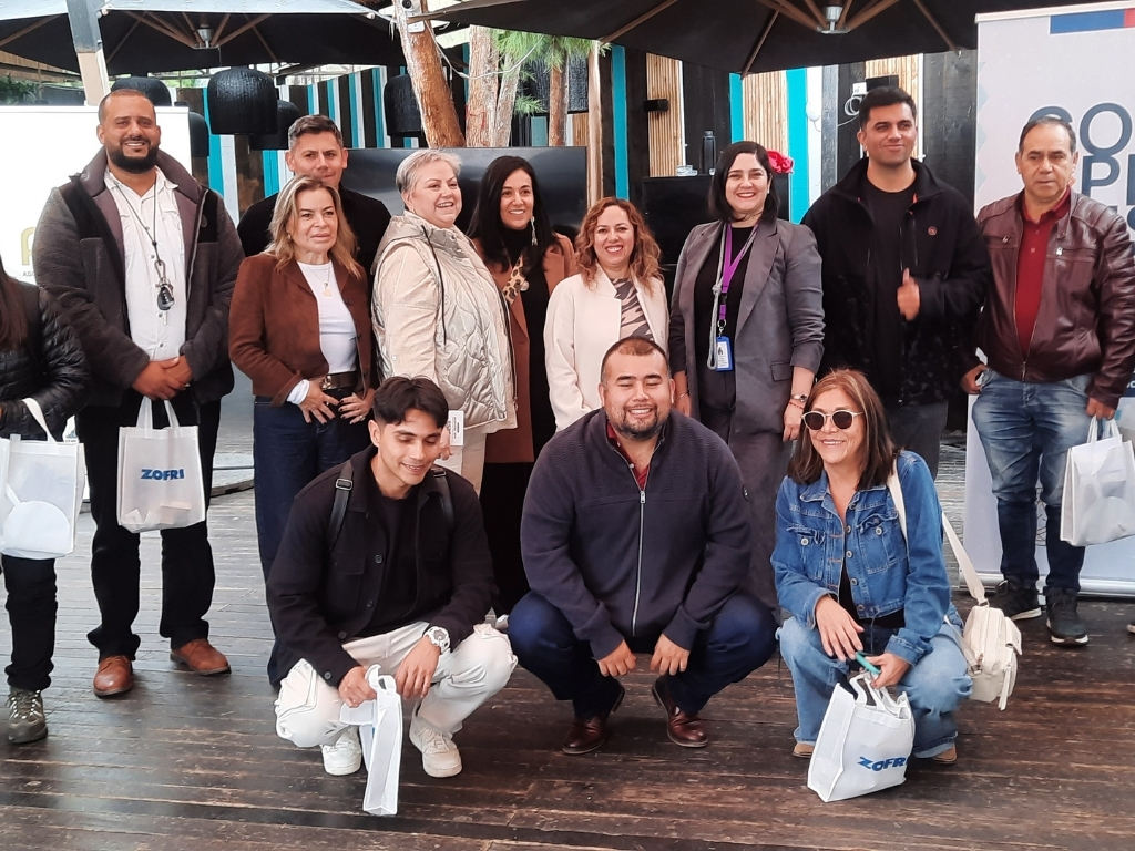 Empresarios gastronómicos de la región junto a la directora regional de Tarapacá.