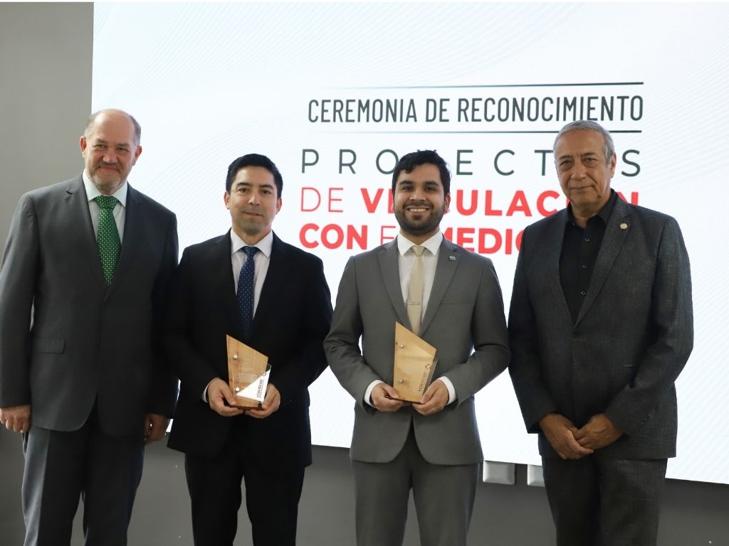 Director regional Carlos Manque en actividad de reconocimiento.