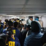 PDI acompañando a extranjeros expulsados.