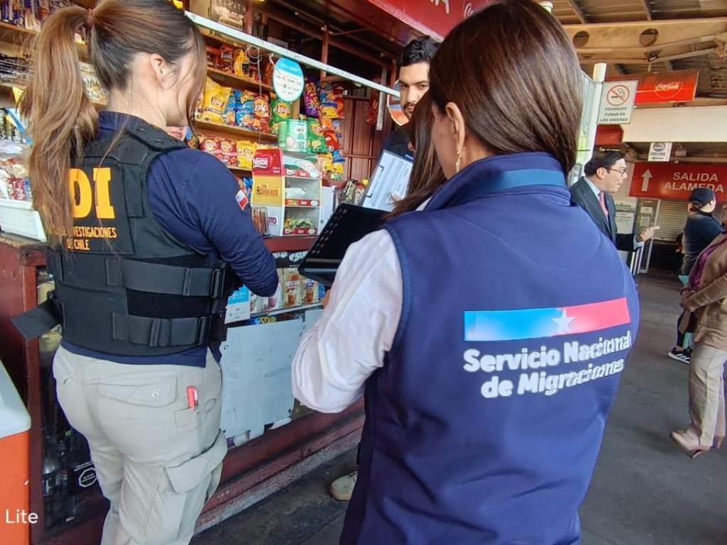 Fiscalización realizada en el terminal O'Higgins por parte de la Delegación Presidencial, Sermig y PDI
