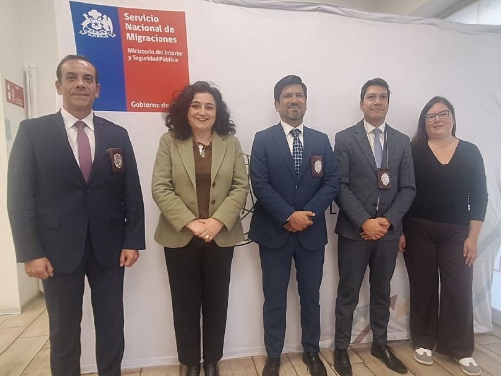 En la imagen salen las autoridades, una foto protocolar