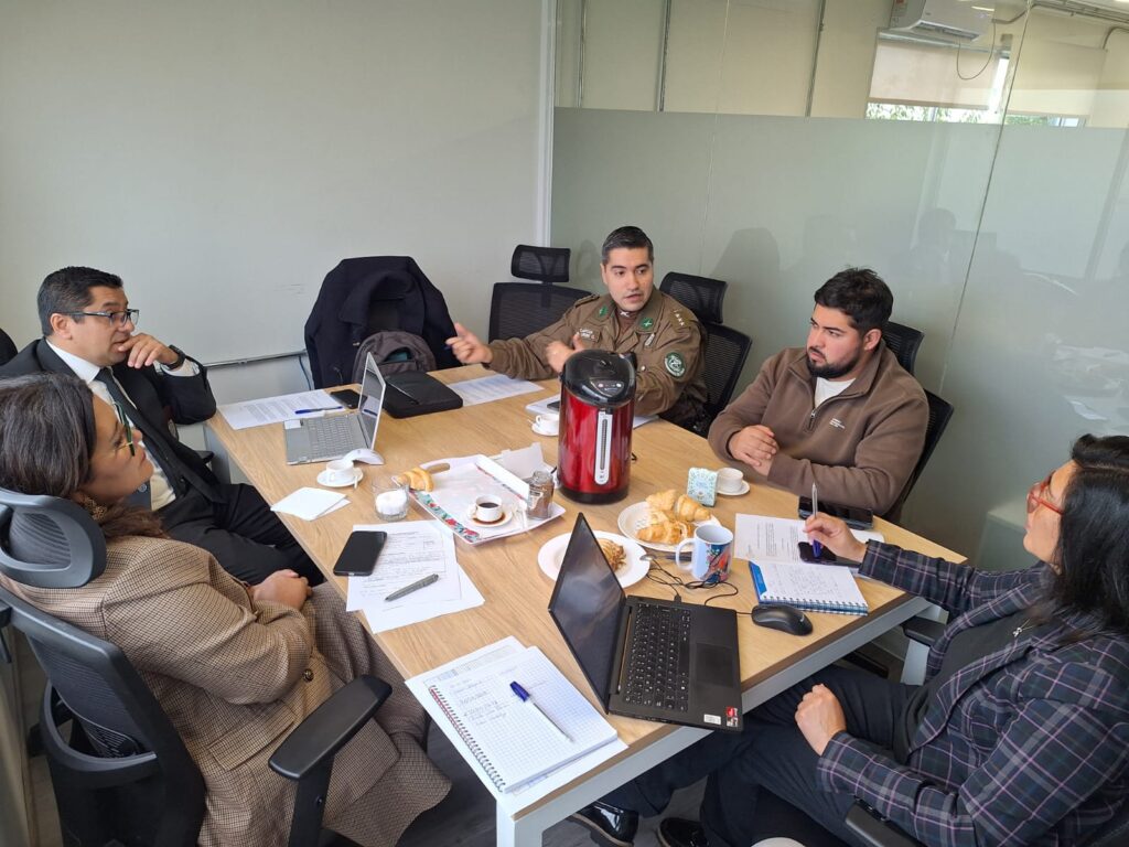 Imagen de conversación en la mesa de trabajo