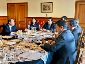 Junto a autoridades de la PDI y equipo de abogados del Sermig