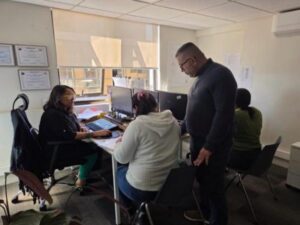 migraciones: personas trabajando