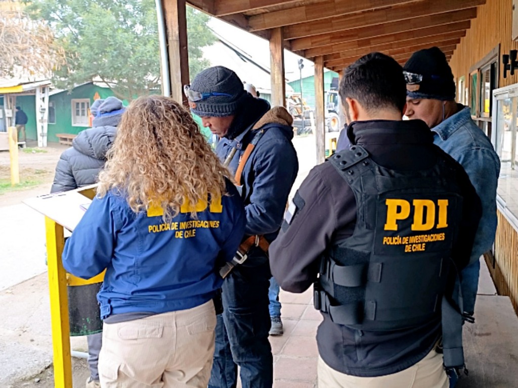 Personal de la PDI fiscaliza a un empleador en Curicó