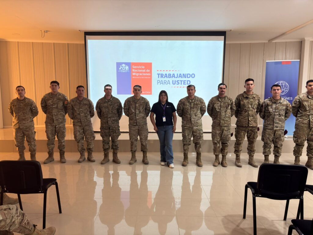 funcionarios del ejército en imagen protocolar