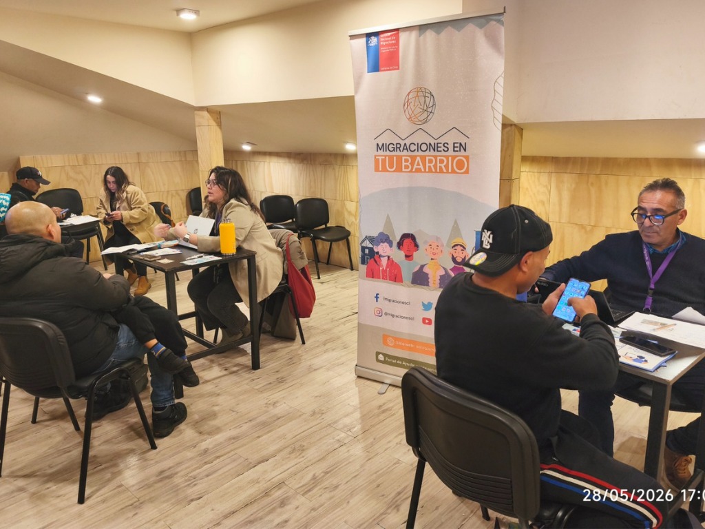 Imagen donde se atiende a migrantes en uno de los operativos realizados en Castro
