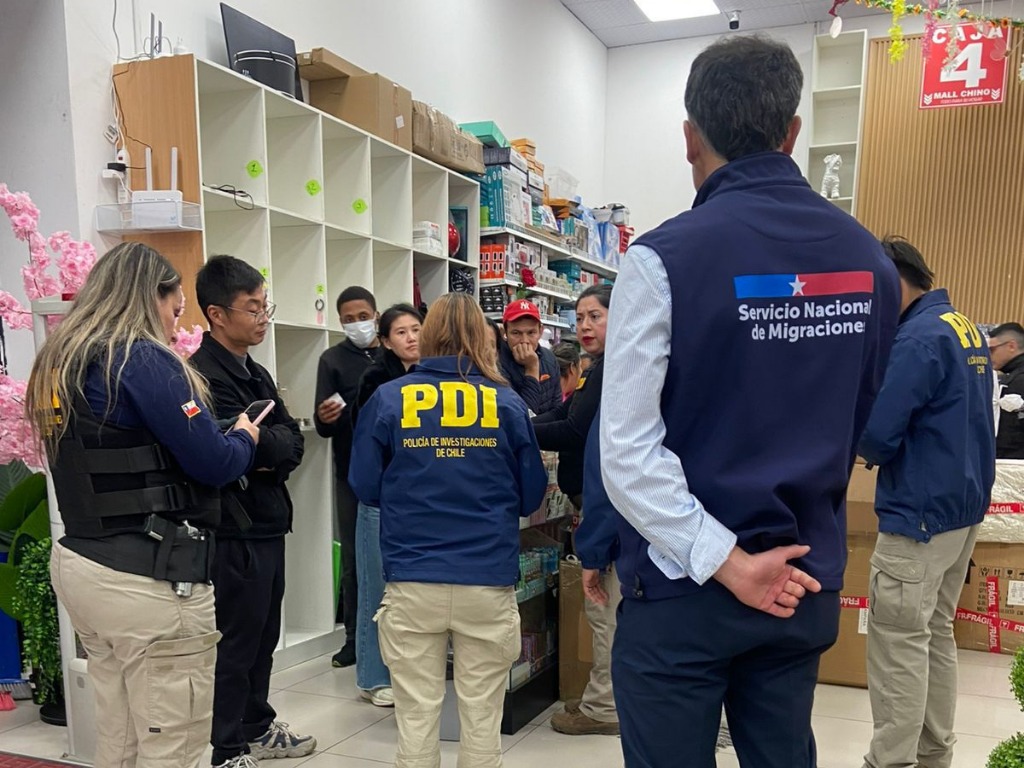 autoridades de PDI y SERMIG fiscalizan locales comerciales de La Serena y Ovalle