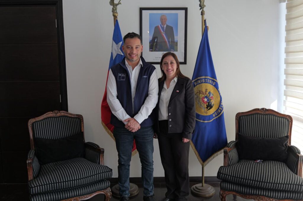 En Antofagasta saludo protocolar entre la delegada presidencial y el director regional del SERMIG