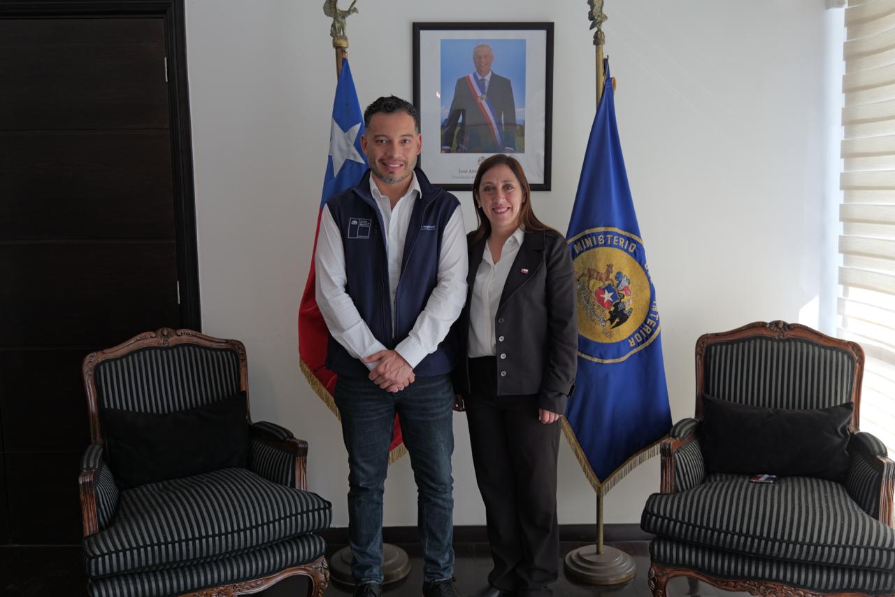 En Antofagasta saludo protocolar entre la delegada presidencial y el director regional del SERMIG