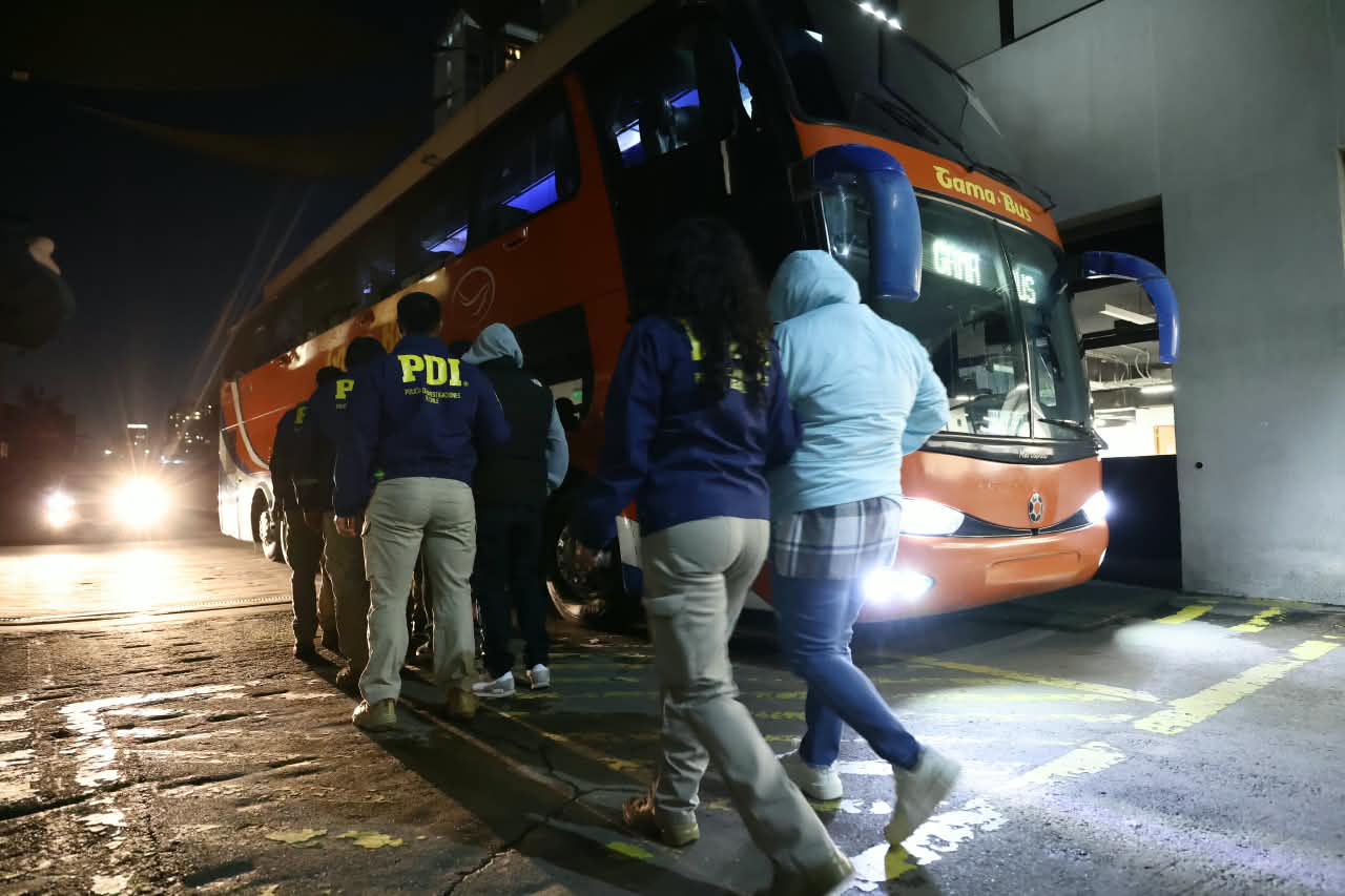 Gobierno consolida estrategia migratoria con el décimo vuelo de expulsión