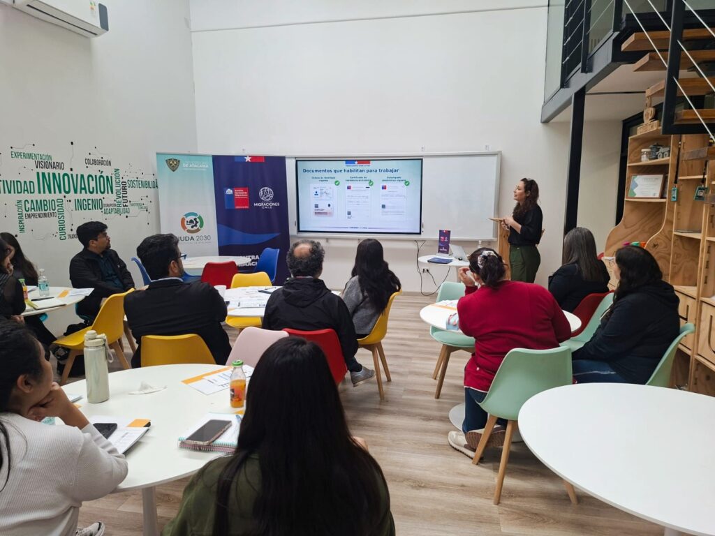 Charla en la universidad de Atacama sobre contratación de migrantes